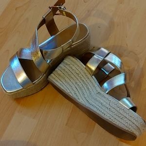 🌼Size 8 platform wedge sandals🌼